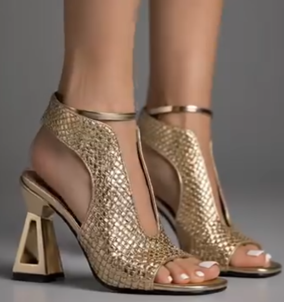Vittoria / Elegantes sandalias trenzadas