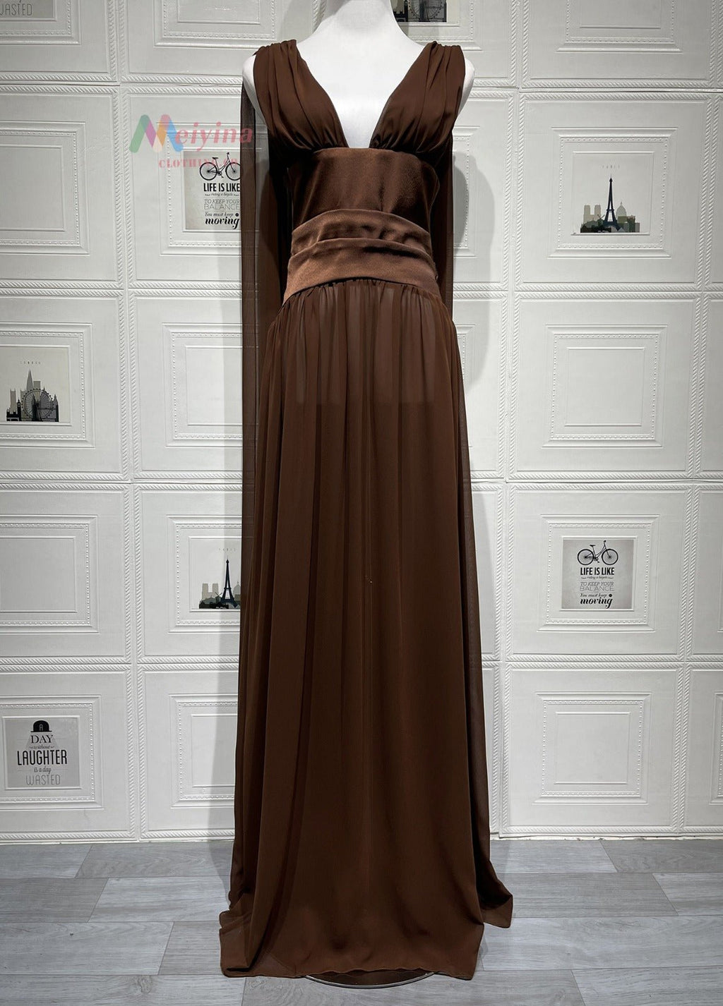 Nuit — Vestido de Gala Maxi con Escote V, Fajín y Chal Drapeado | Luna Ferrer - Luna Ferrer